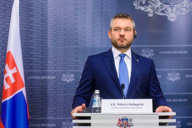 Riga, Letonya. 29 Kasım 2019. Slovakya Başbakanı Peter Pellegrini (L) Slovakya Başbakanı Krisjanis Karins (R) ve Letonya Başbakanı Peter Pellegrini 'nin düzenlediği basın toplantısında. Bakanlar Kurulu, Letonya.