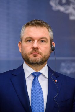 Riga, Letonya. 29 Kasım 2019. Slovakya Başbakanı Peter Pellegrini (L) Slovakya Başbakanı Krisjanis Karins (R) ve Letonya Başbakanı Peter Pellegrini 'nin düzenlediği basın toplantısında. Bakanlar Kurulu, Letonya.