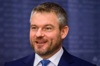 Riga, Letonya. 29 Kasım 2019. Slovakya Başbakanı Peter Pellegrini (L) Slovakya Başbakanı Krisjanis Karins (R) ve Letonya Başbakanı Peter Pellegrini 'nin düzenlediği basın toplantısında. Bakanlar Kurulu, Letonya.