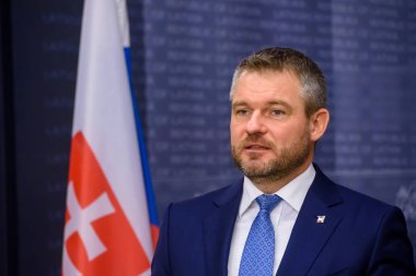 Riga, Letonya. 29 Kasım 2019. Slovakya Başbakanı Peter Pellegrini (L) Slovakya Başbakanı Krisjanis Karins (R) ve Letonya Başbakanı Peter Pellegrini 'nin düzenlediği basın toplantısında. Bakanlar Kurulu, Letonya.
