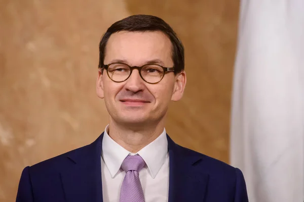 Riga, Letonya. 6 Aralık 2019. Mateusz Morawiecki, Polonya Başbakanı. Letonya Başbakanı Krisjanis Karins ile görüşürken. Bakanlar Kurulu, Riga.