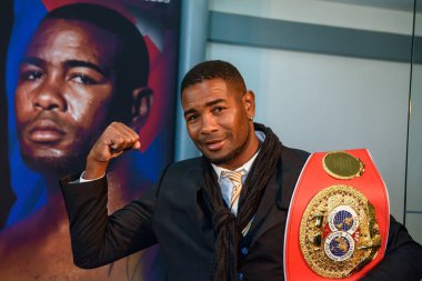 Riga, Letonya. 22 Ocak 2020. Kübalı boksör Yuniel Dorticos, basın toplantısı sırasında Letonyalı boksör Mairis Briedis ile Ibf unvanı için Dünya Boks Süper Serisi 'nde yapacağı maçtan önce.