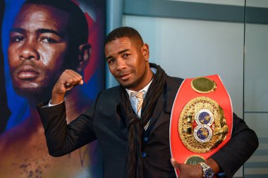 Riga, Letonya. 22 Ocak 2020. Kübalı boksör Yuniel Dorticos, basın toplantısı sırasında Letonyalı boksör Mairis Briedis ile Ibf unvanı için Dünya Boks Süper Serisi 'nde yapacağı maçtan önce.