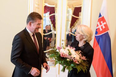 Riga, Letonya. 31 Ocak 2020. Letonya Meclis Başkanı Inara Murniece, Slovakya Dışişleri ve Avrupa İşleri Bakanı Miroslav Lajcak ile bir araya geldi.