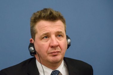 Riga, Letonya. 18 Şubat 2020. Gudlaugur Thor Thordarson 'un basın toplantısı (bu fotoğrafta) İzlanda Dışişleri Bakanı ve Edgars Rinkevic, Letonya Dışişleri Bakanı.