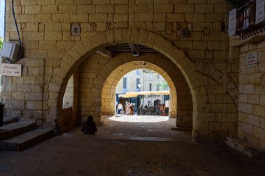 Saint-milion, Fransa. 5 Eylül 2017. Saint-Milyon Köyü, Unesco Dünya Mirası Bölgesi. Büyüleyici Roma kiliseleri ve harabeleri dik ve dar sokaklar boyunca uzanıyor..