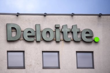 RIGA, LATVIA. 22 Ocak 2020. Deloitte Şirketi logosu. Deloitte çok uluslu profesyonel hizmet ağıdır..