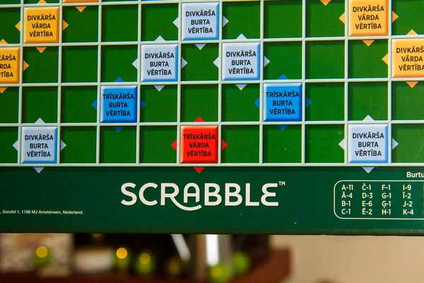 Riga Latvia Mayo 2020 Nombre Covid Scrabble Juego Mesa Scrabble — Foto de Stock