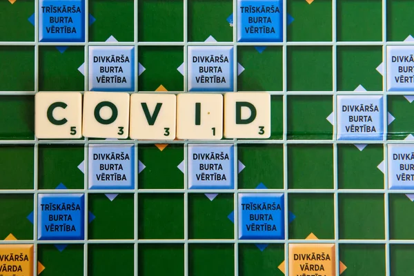 Рига Латвия Мая 2020 Года Covid Name Scrabble Board Game — стоковое фото