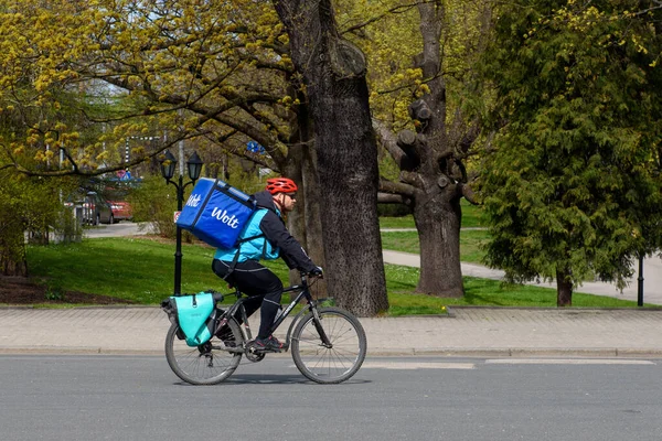 2020 회사의 노동자는 시에서 자전거를 이용한다 Wolt 폼으로 알려진 핀란드의 — 스톡 사진