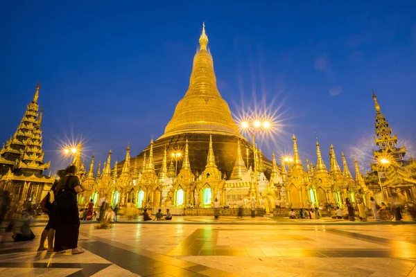 Réparation de la pagode Shwedagon tous les cinq ans — Photo