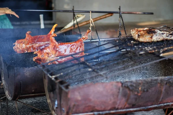 Cerdo lechón a la parrilla —  Fotos de Stock