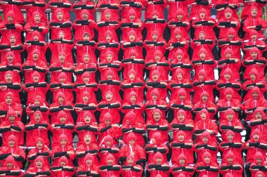 5 Kasım 2014 tarihinde: küçük kız için com birlikte yağmurda