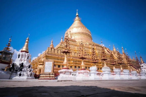 Pagode de Shwezigon em Mianmar — Fotografia de Stock