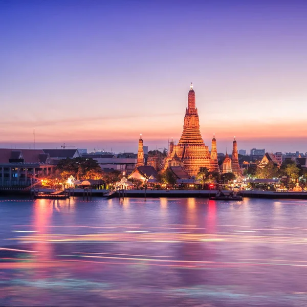 Wat Arun noite vista Templo em Bangkok, Tailândia — Fotografia de Stock