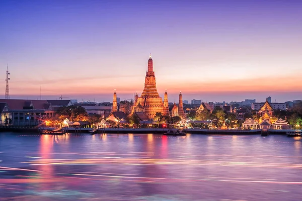 Wat Arun nacht weergave tempel in bangkok, Thailand — Stockfoto