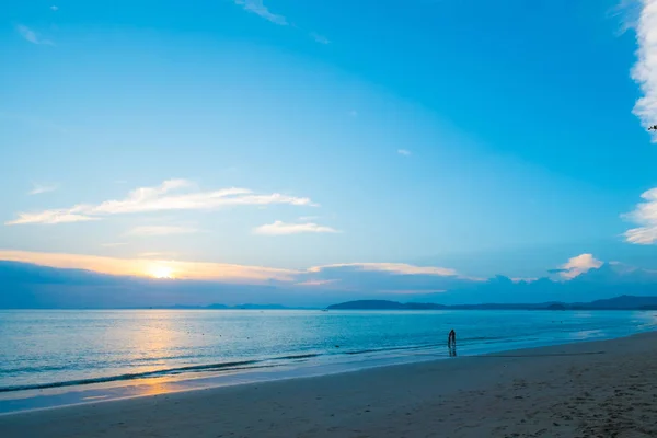 Tramonto e spiaggia — Foto Stock