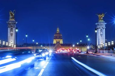 Üzerinde 20 Mart 2015: Les Invalides Paris, Fransa'da 20 Mart 2015 tarihinde önünde trafik sıkışıklığı