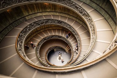 Vatikan - 24 Mart: Roma, İtalya için 24 Mart 2015 tarihinde Vatikan Vatikan müzesine sarmal merdiven.