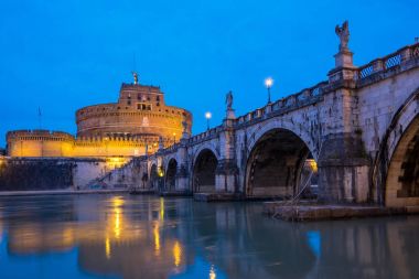 Aziz Angelo Kalesi, Castel Sa Hadrian Mozolesi görünümünü