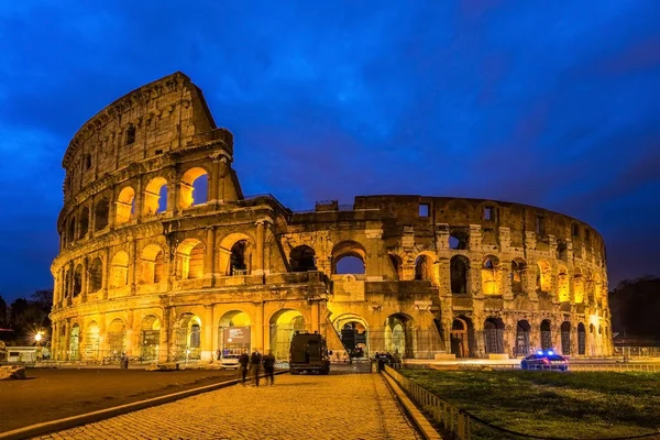 Colosseo, Roma, Italia. Veduta crepuscolare di Colosseo a Roma — Foto Stock