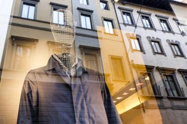 siyah gözlüklü görünmez adam portresi