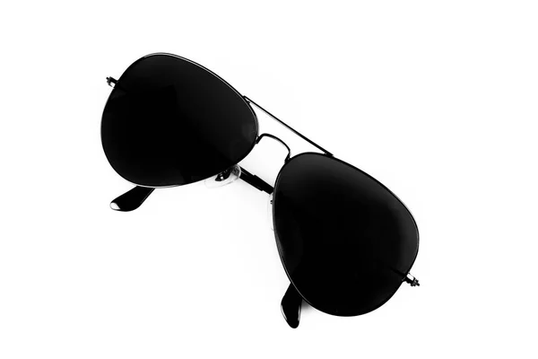 Сонцезахисні окуляри на білому фоні — стокове фото