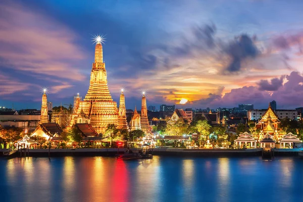 WAT Arun gece görünümü Tapınağı Bangkok, Thailan