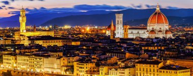 Gün batarken Duomo Panorama görünüm Floransa'da Piaz günbatımı