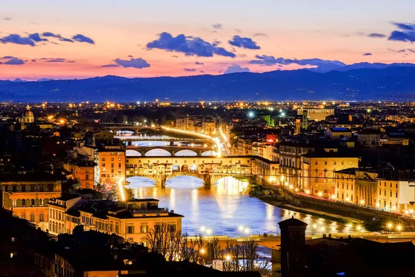 Florenz, Ponte Vecchio Landschaften Nachtsicht — Stockfoto