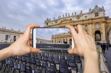 Birden çok satır siyah mobil akıllı telefon üzerinde fotoğraf çekimi 