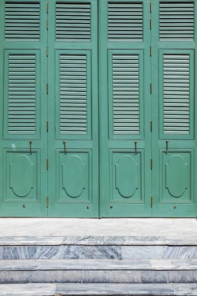 Porta vintage verde velho — Fotografia de Stock