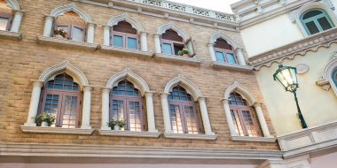 Lamba ve pencere Venedik tarzı