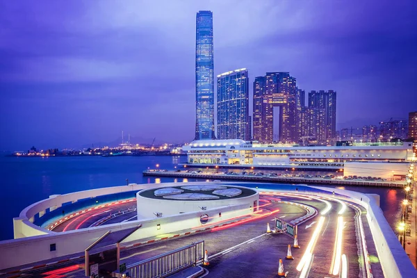 Движение ночного видения в Гонконге на закате — стоковое фото