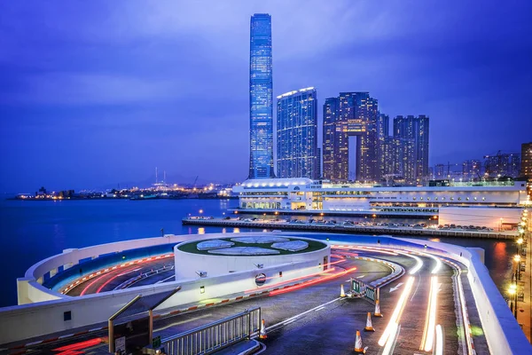 Движение ночного видения в Гонконге на закате — стоковое фото