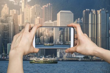 Hong Kong'un Victor mobil akıllı telefon üzerinde resimleri alarak kız