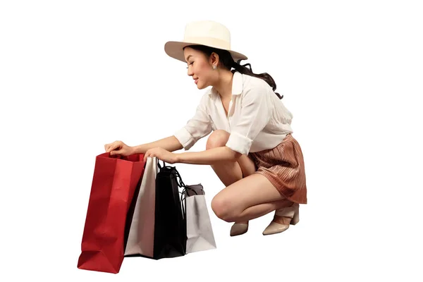 Šťastné ženy s nákupní taškou na bílém pozadí s clippin — Stock fotografie