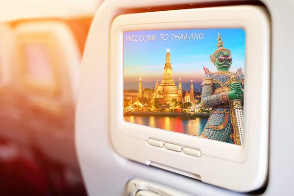 Vliegtuigen monitor voor passagiersstoel tonen Thailand Tra — Stockfoto