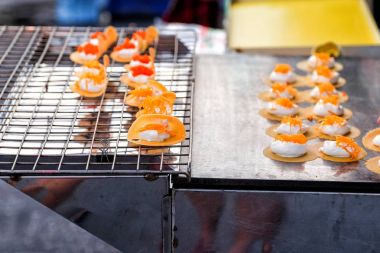 Gözleme Tay gıda veya Tay tarzı net Tart tepsi, Tayland.