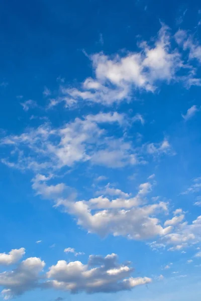 Μπλε Ουρανός Και Σύννεφο — Φωτογραφία Αρχείου