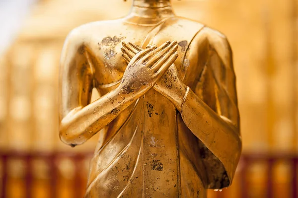 Gouden Boeddha standbeeld close-up — Stockfoto