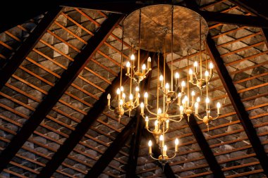 Ortam ışığı güzel eski kristal avize