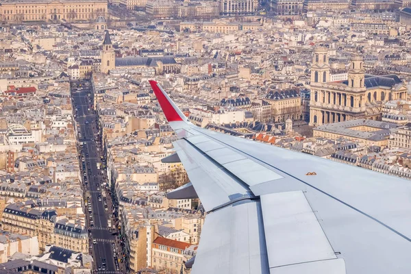 Pařížské panorama pohled z okna letadlo — Stock fotografie