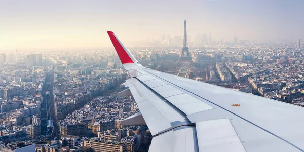 Parigi Cityscape Vista dalla finestra dell'aereo — Foto Stock