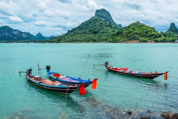 Barco tailandés en Koh Phangan, Phangan Tropical Island, paraíso de T — Foto de Stock