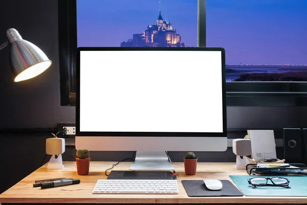 Arbeitsplatz des Grafikdesigners, ausgestattet mit einem Stift-Tablet, einem compu — Stockfoto