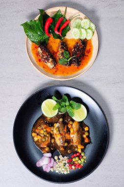 Baharatlı konserve sardalya salata (Yum Pla Ka-Pong)