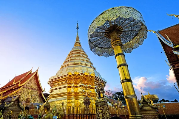 Pôr do sol vista de Wat Phra That Doi Suthep, Chiang Mai, Popular his — Fotografia de Stock