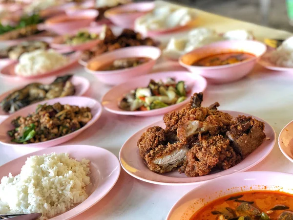 Esan Thai food fried chicken, papaya salad, Spicy minced pork — Stock Photo, Image