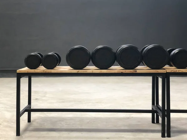 Black dumbbell set. Close up many metal dumbbells in sport fitne — Stock Photo, Image